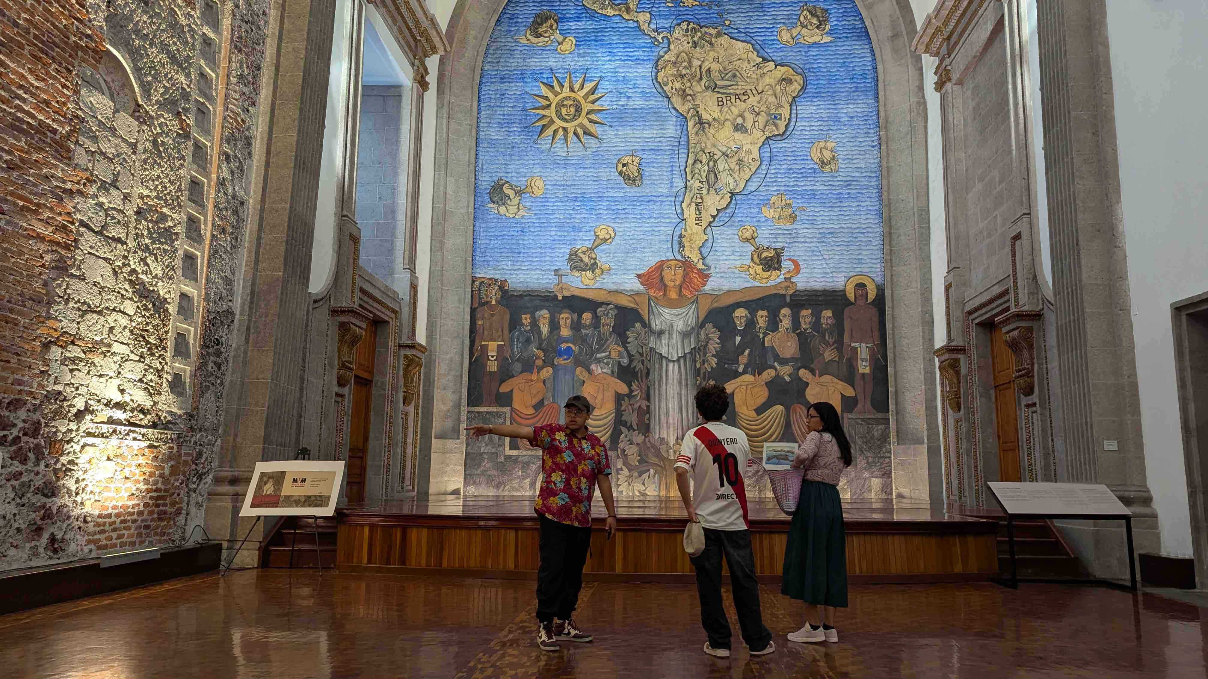 Tour Alternativo del Centro: Murales, leyendas y lugares subterráneos.