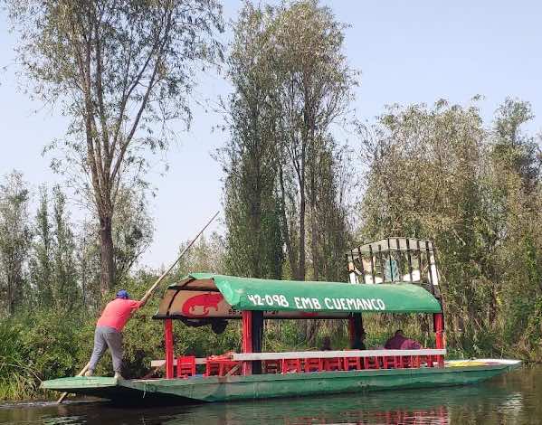 Eco-tour en el lado no turístico de Xochimilco